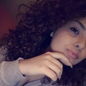 Meet your Posher, Amalia